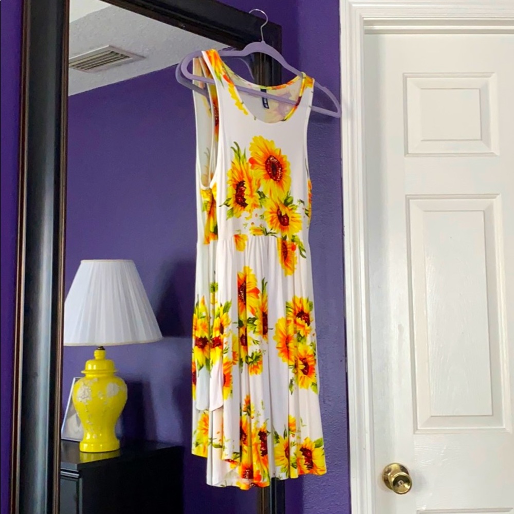 Very soft and comfortable dress with pockets!